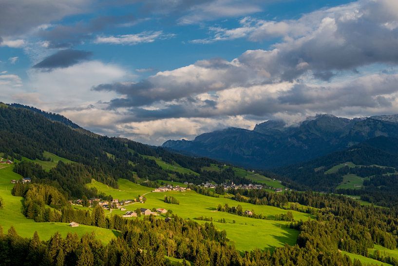 Prachtig alpenpanorama in Vorarlberg van Oliver Hlavaty