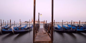 Gondels in Venetië van Nina Utens