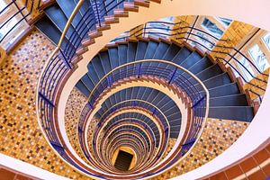 Escalier en jaune et bleu