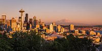 Gouden gloed over de Seattle Skyline van Edwin Mooijaart thumbnail