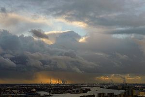 Bui boven Rotterdam sur Robert van Brug