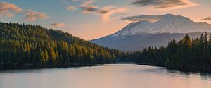 Panorama van Mount Shasta, Californië van Henk Meijer Photography