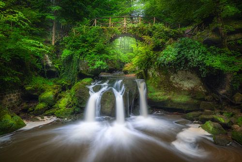 De Schiessentümpel waterval in het Müllerthal in Luxemburg