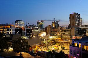 Zicht op stationsgebied van Utrecht met bouwput parkeergarage Vredenburg  van Donker Utrecht