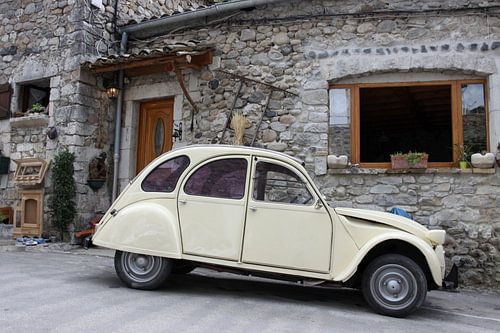 2CV in een frans dorpje