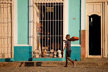 Muzikanten in Trinidad, Cuba van Peter Schickert
