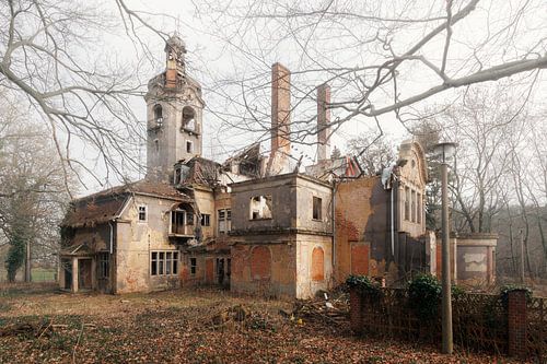 Lost Place - Spookvilla in de mist