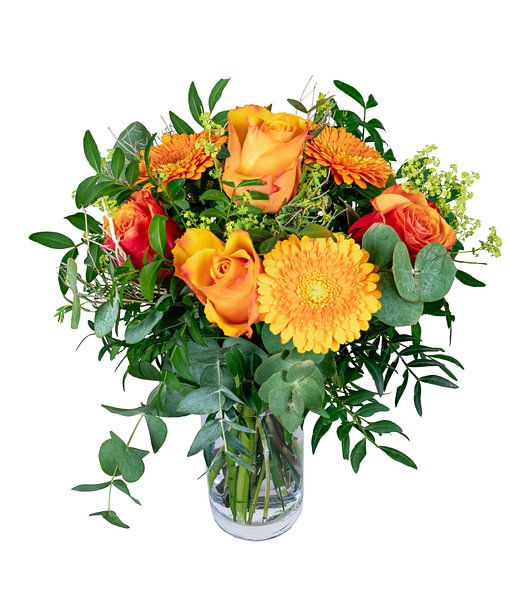 Blumenstrauß mit Rosen in einer Glas Vase auf weißem Hintergru von ManfredFotos
