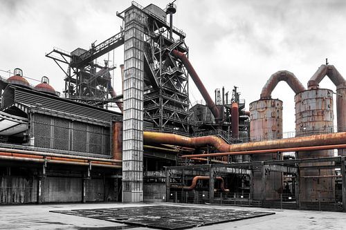 Landscape park Duisburg in black and white with colour accent