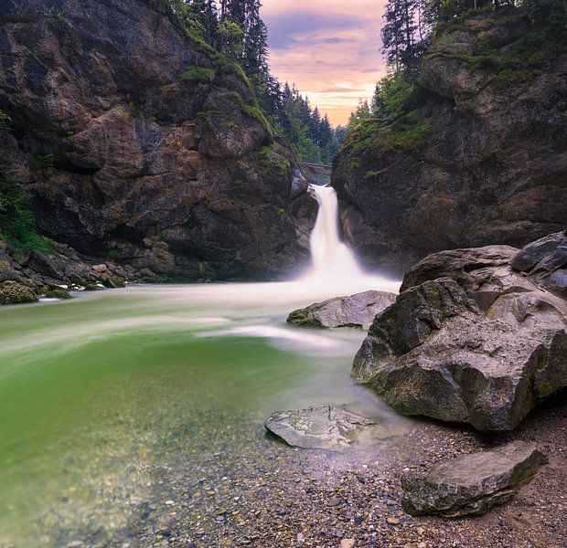 Buchenegg waterval in de zomeravond van Raphotography