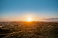 Schiermonnikoog panoramisch uitzicht in de duinen tijdens zonsondergang van Sjoerd van der Wal Fotografie thumbnail