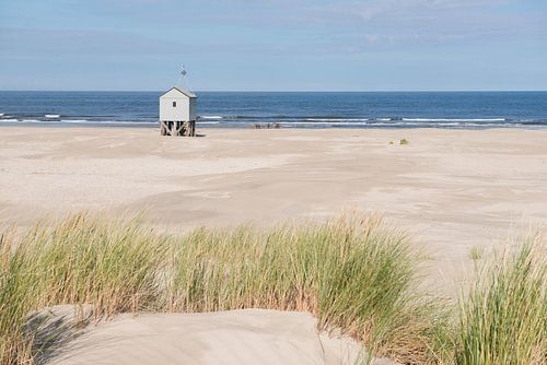 Drenkelingenhuisje op het Noordzeestrand van Terschelling