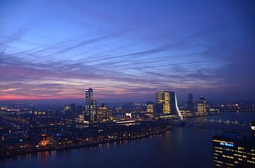 Die Stadt an der Maas am frühen Morgen von Marcel van Duinen