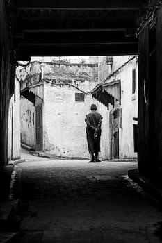 A timeless moment in the Fez medina (Morocco) – fine art black-and-white photography