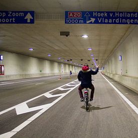 Mit dem Fahrrad durch den A20-Tunnel von Daniël Smits