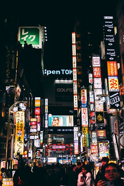 Shinjuku by Night: Tokyo&#039;s Neon Jungle by Ken Tempelers