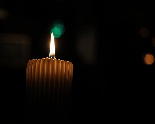 Sfeervolle tafeldecoratie met kaars