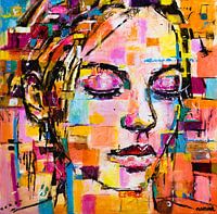 Portret vrouw popart met oranje, roze, paarse en gele tinten