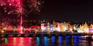 Curacao, Handelskade mit Feuerwerk von Keesnan Dogger Fotografie