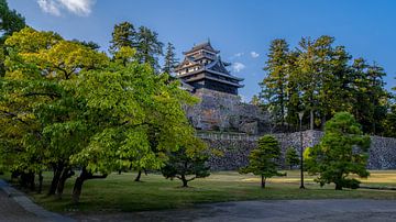 Matsue-jo in Daglicht: Rust in het Kasteelpark