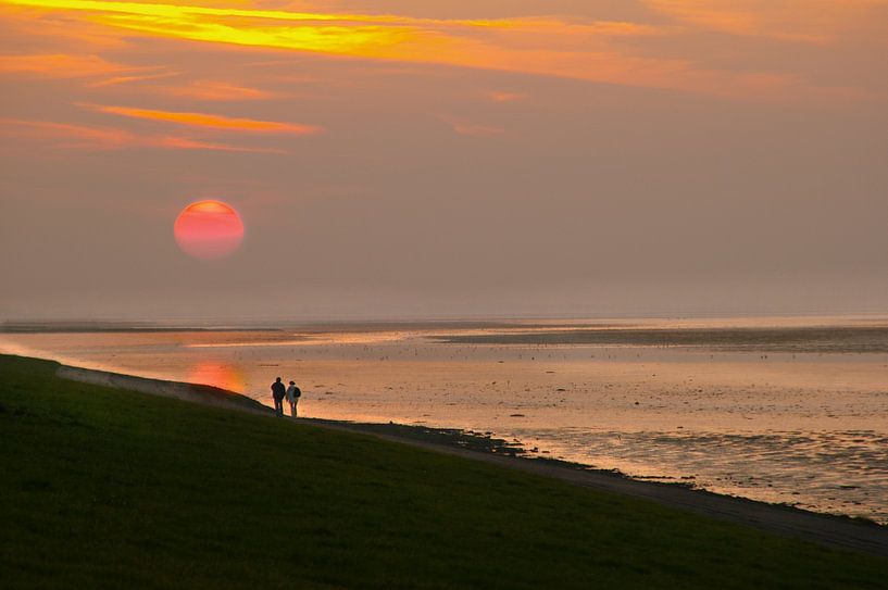 Promenade sur la plage avec coucher de soleil par Vera Laake