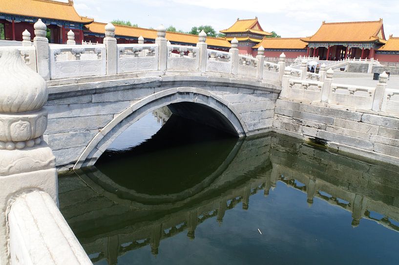 brug over kanaal in de verboden stad by Robert Lotman