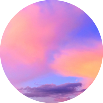 Kleurrijke wolken in de lucht tijdens zonsondergang van Sjoerd van der Wal Fotografie