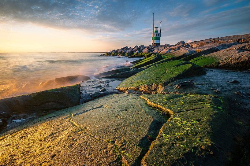 Light beacon on the Zuidpier in IJmuiden by Dick Portegies