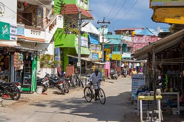 De straten van Mamallapuram (India) van Martijn