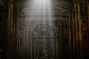 Faisceau de lumière dans la basilique Saint-Pierre sur Sjoerd Mouissie