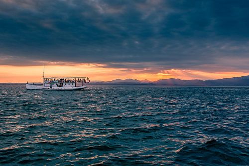 Boot aan het Gardameer zonsondergang