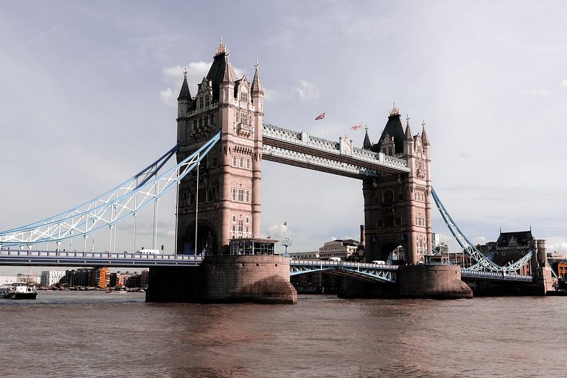 Tower Bridge by Hello Pompoyo