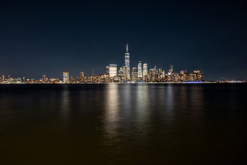 New York City Skyline Black Water van Marieke Feenstra