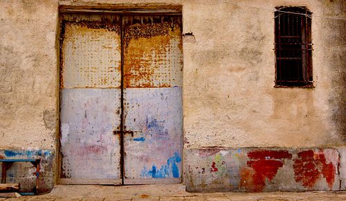 Rustieke deuren in Scopello