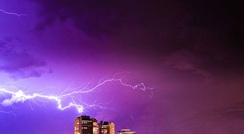 Lightning strike during thunderstorm in Zoetermeer Oosterheem | Aqua residential tower block