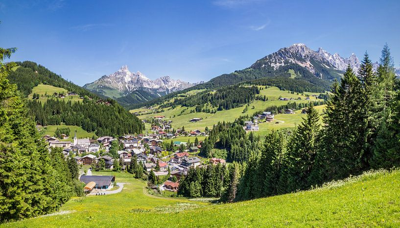 Village de montagne en été par Coen Weesjes