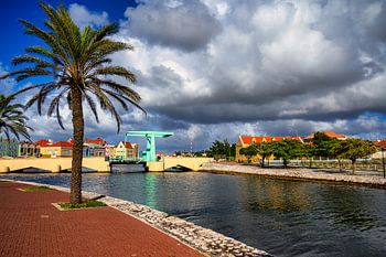 Een uitzicht op een brug in Willemstad op Curacao