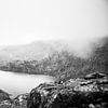 Mistig Snowdonia in zwart-wit, fotoprint van Manja Herrebrugh - Outdoor by Manja