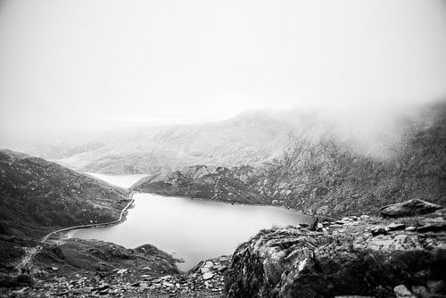 Mistig Snowdonia in zwart-wit, fotoprint