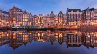 Amsterdam Singel Panorama Blauwe Uur van Vincent Fennis thumbnail