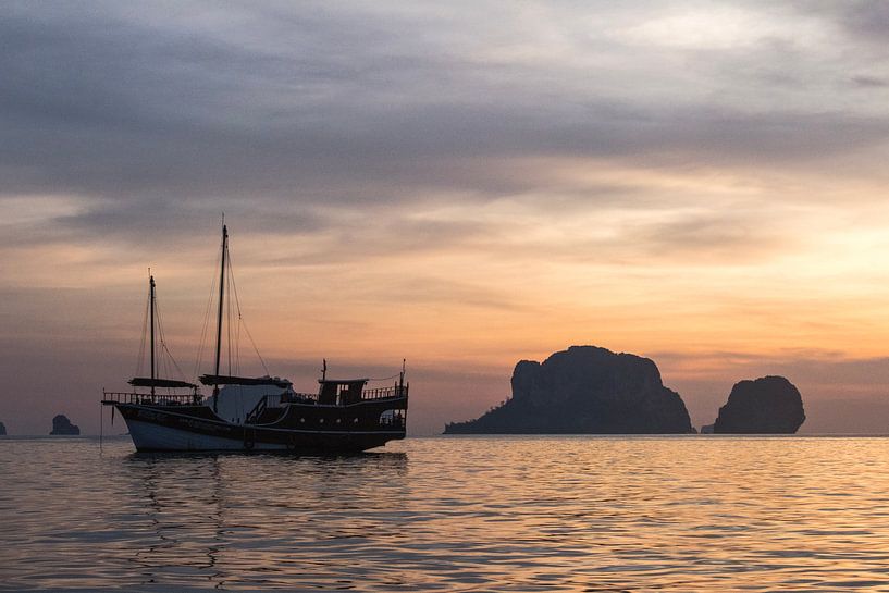 Zonsondergang in Thailand van Anne Zwagers