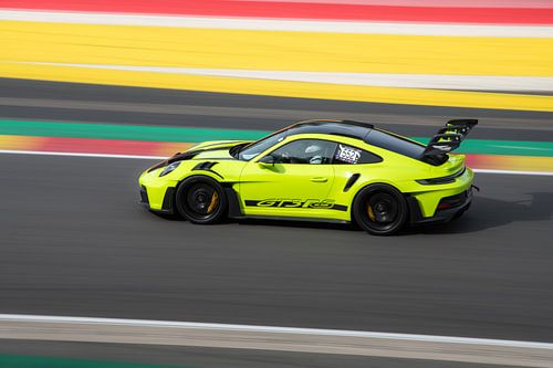 Porsche 911 992 GT3 RS auf der Rennstrecke