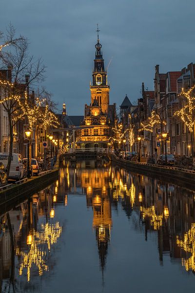 Waagtoren met feestverlichting by peterheinspictures