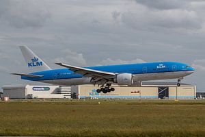 Landende KLM Boeing 777-200 (Triple Seven). van Jaap van den Berg
