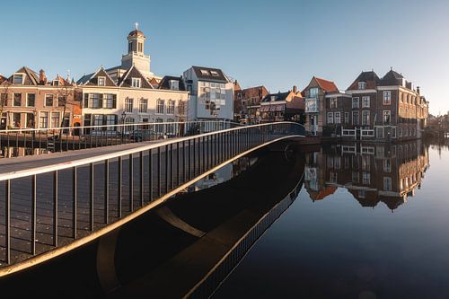 Centrum van leiden met Rooms-katholieke Kerk de Hartebrugkerk op de achtergrond