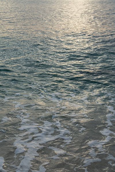 Eau de mer et reflets subtils du soleil 3 par Adriana Mueller