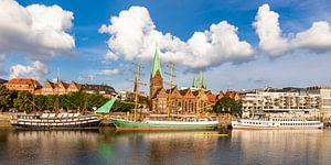 Schepen op de Wezerpromenade in Bremen van Werner Dieterich