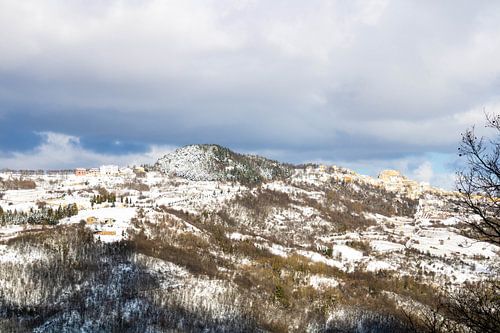 Sneeuw in de bergen van Roccaspinalveti