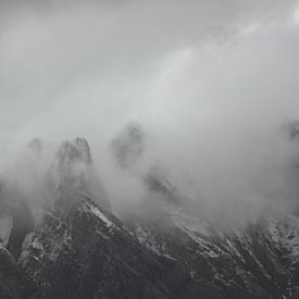 Berge im Nebel von Johan Verbon