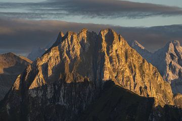 die Höfats in den Allgäuer Alpen bei Sonnenuntergang